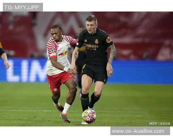 克罗斯的足球传奇之路：从少年天才到世界顶级中场的蜕变与成就